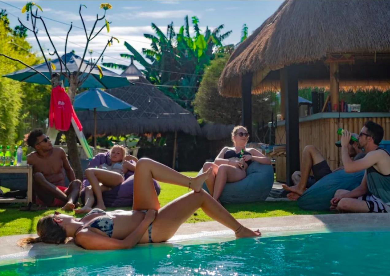 Surfers House Batu Bolong - Adults Only Hostel Canggu  Bagian luar foto