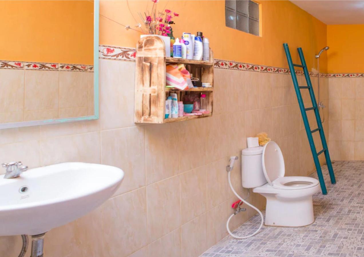 Surfers House Batu Bolong - Adults Only Hostel Canggu  Bagian luar foto