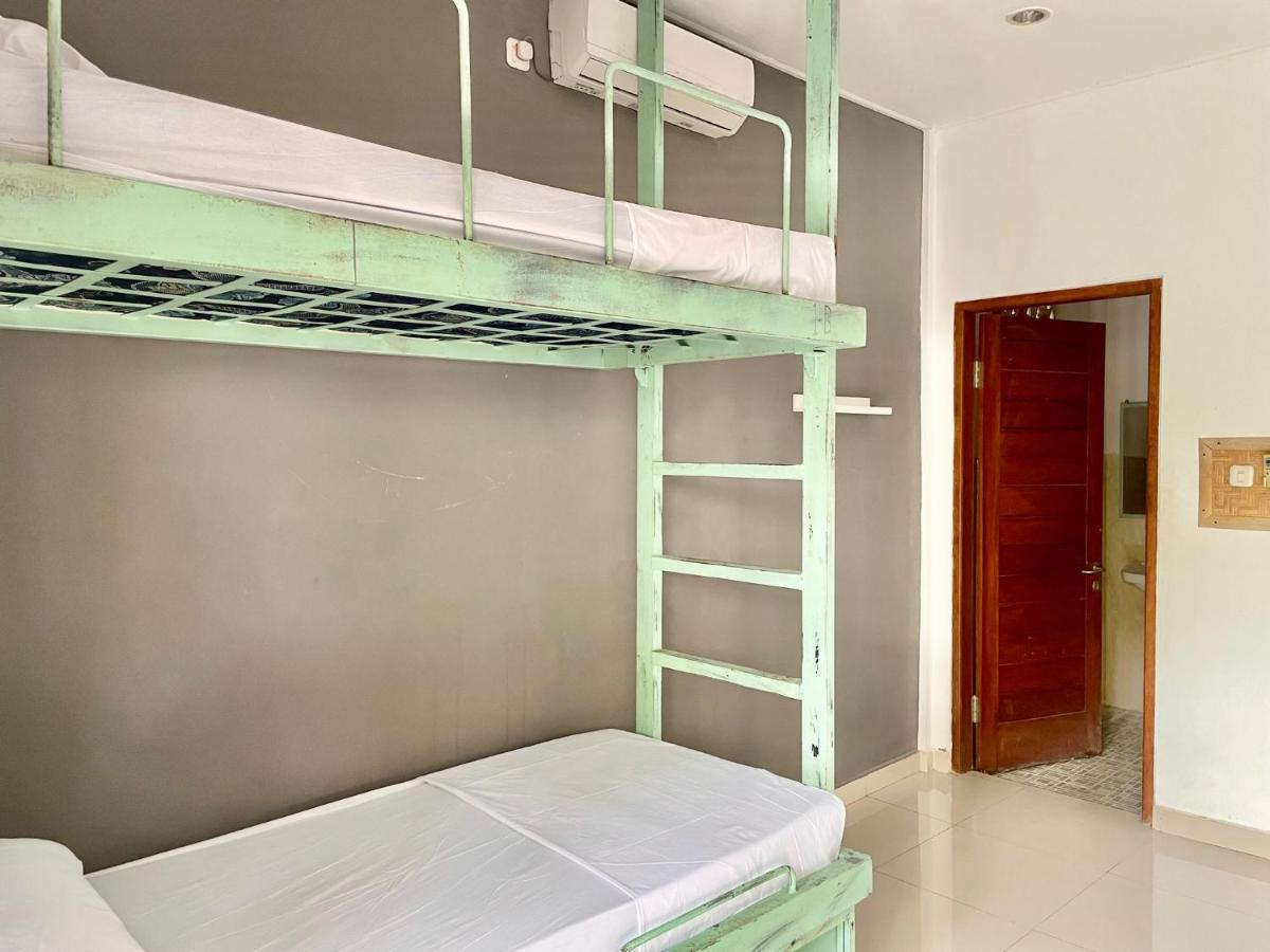 Surfers House Batu Bolong - Adults Only Hostel Canggu  Bagian luar foto