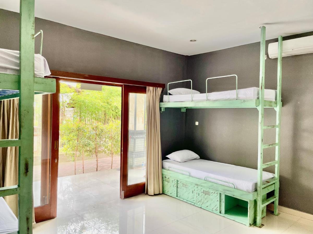 Surfers House Batu Bolong - Adults Only Hostel Canggu  Bagian luar foto