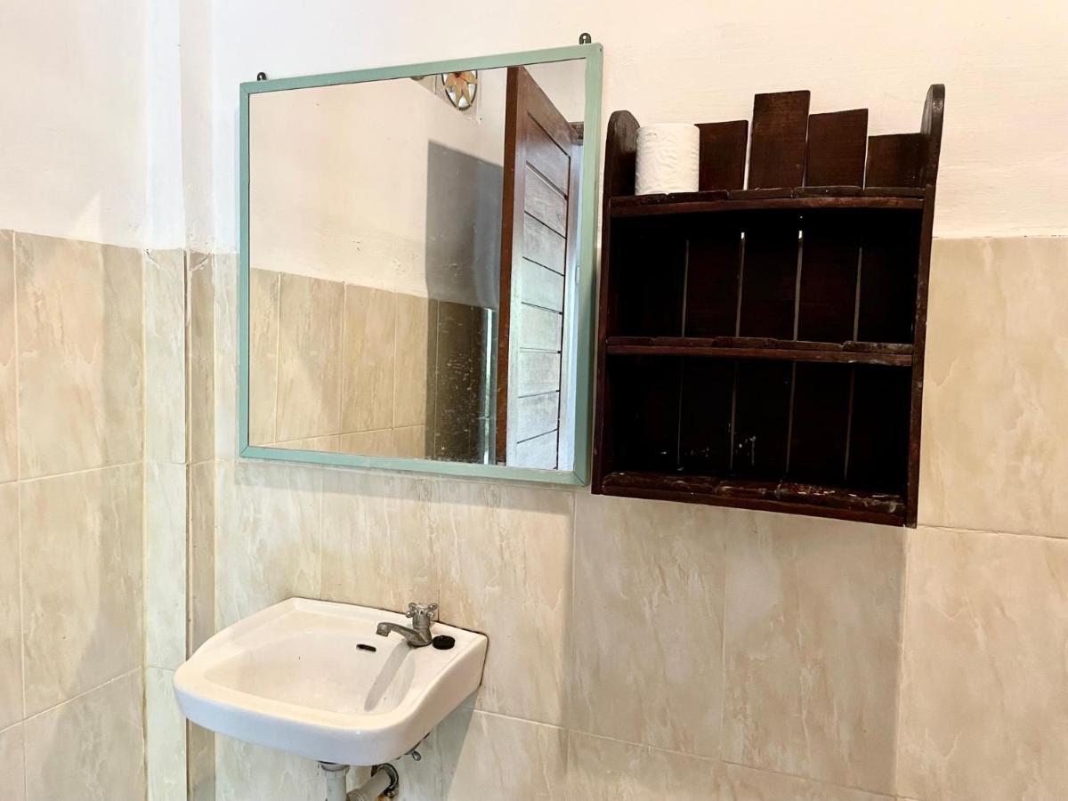 Surfers House Batu Bolong - Adults Only Hostel Canggu  Bagian luar foto